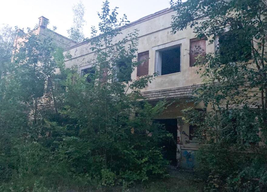 В Тверской области 15-летняя девочка упала с третьего этажа заброшенного здания В Тверской области 15-летняя девочка упала с третьего этажа заброшенного здания