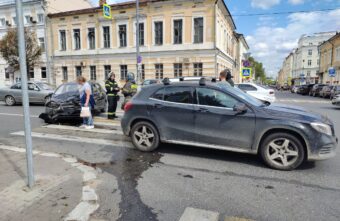Три человека пострадали в столкновении четырёх автомобилей в центре Твери Три человека пострадали в столкновении четырёх автомобилей в центре Твери