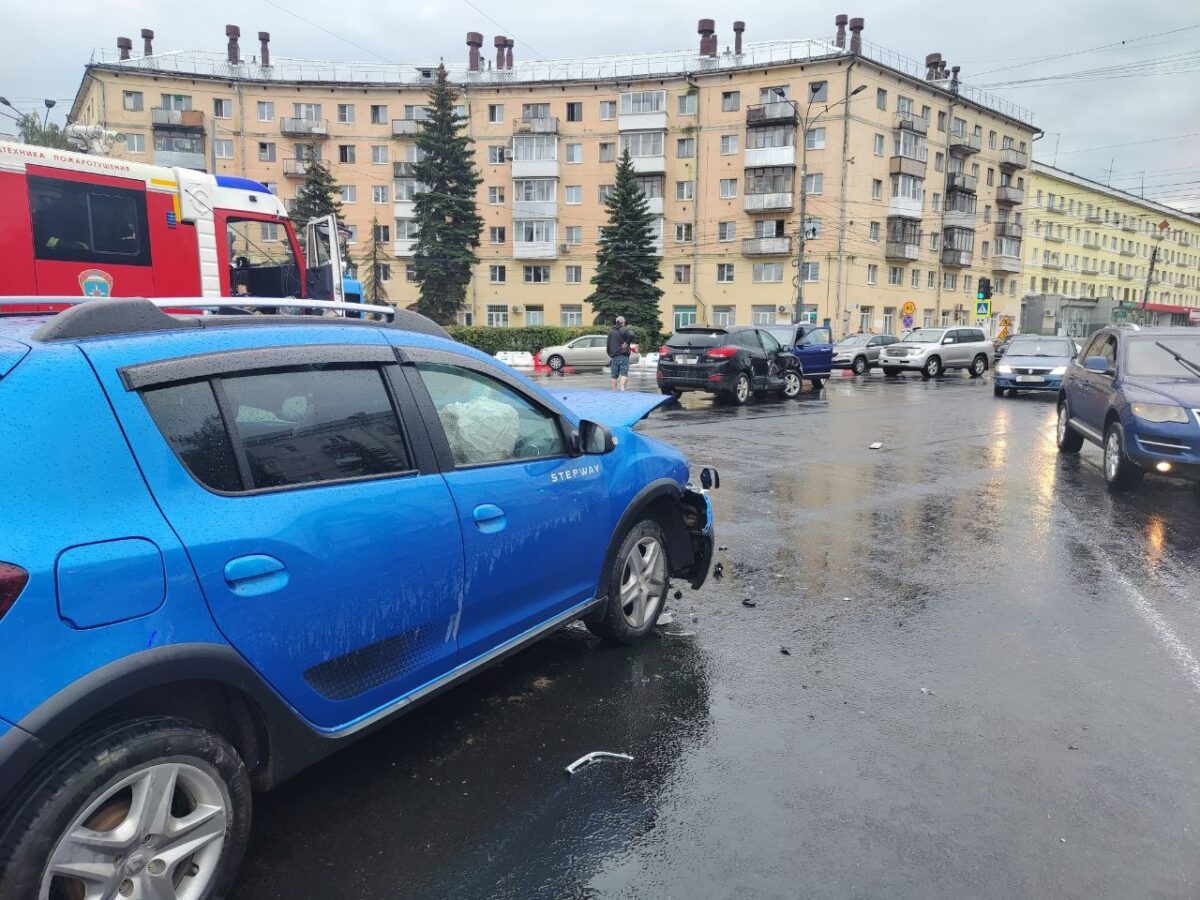 Маленькую девочку доставили в больницу после тройного ДТП в Твери