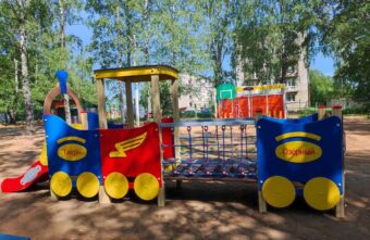 В детских садах Тверской области устанавливают новые уличные игровые комплексы