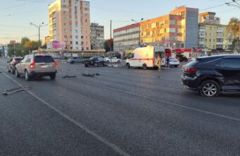 Пять человек пострадали в столкновении двух иномарок в Твери Пять человек пострадали в столкновении двух иномарок в Твери