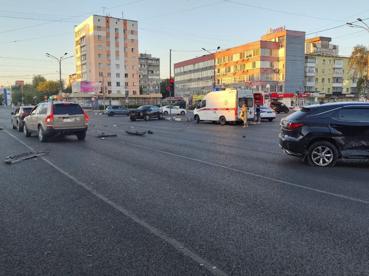 Момент ДТП с пятью пострадавшими в Твери попал на видео | ТОП Тверь новости