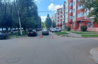 Четырёхлетний мальчик попал под колёса ВАЗа в Твери Четырёхлетний мальчик попал под колёса ВАЗа в Твери