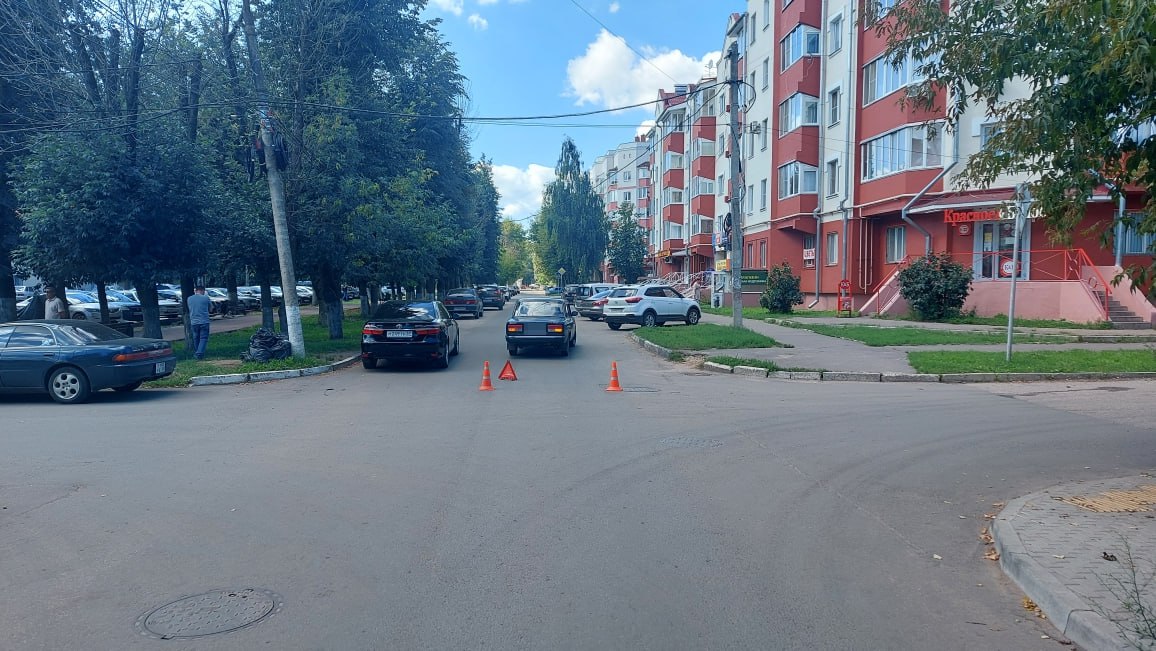 Четырёхлетний мальчик попал под колёса ВАЗа в Твери Четырёхлетний мальчик попал под колёса ВАЗа в Твери