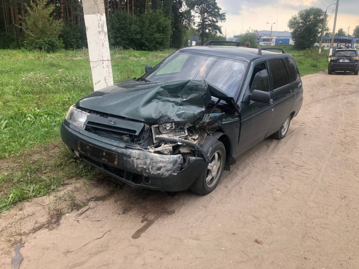 В Твери водитель ВАЗа "догнал" Renault и попал в больницу В Твери водитель ВАЗа "догнал" Renault и попал в больницу