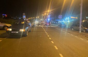 17-летняя девушка попала под колёса ВАЗа на зебре в Твери 17-летняя девушка попала под колёса ВАЗа на зебре в Твери