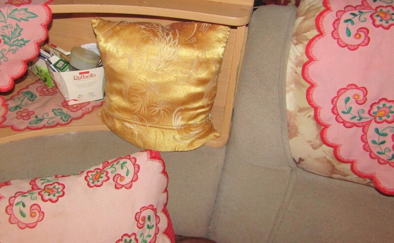 В Твери женщина похитила деньги из подушки