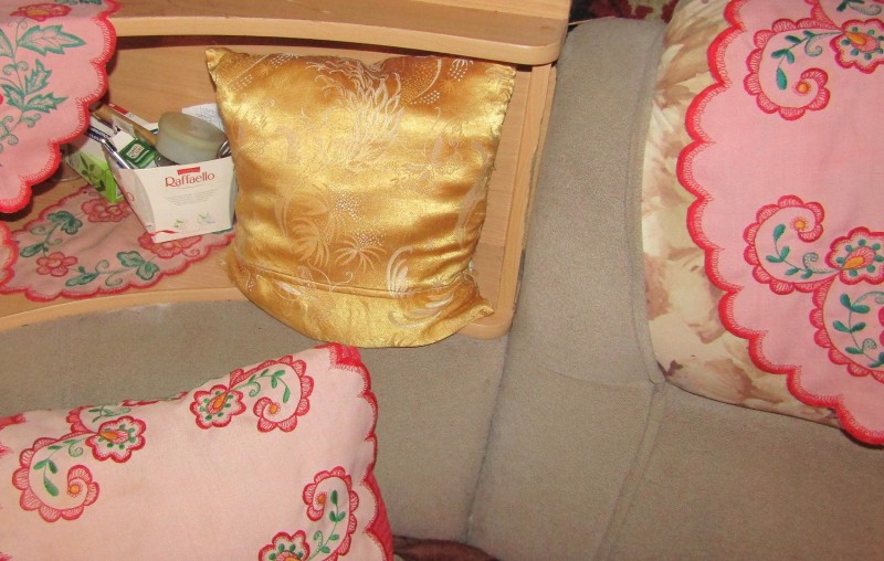 В Твери женщина похитила деньги из подушки