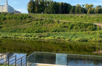 В ржевском парке вновь разбили стекло смотровой площадки В ржевском парке вновь разбили стекло смотровой площадки