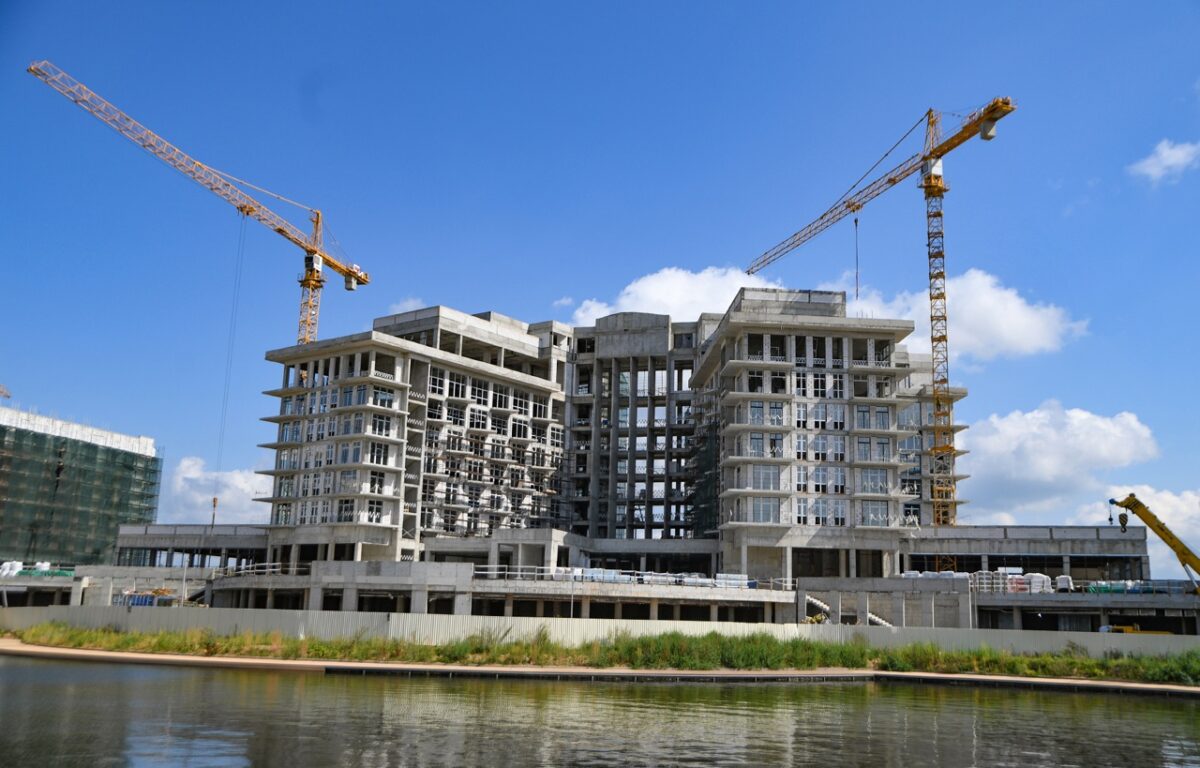 Игорь Руденя и Максим Решетников осмотрели строящиеся и действующие туристические объекты в «Завидово»