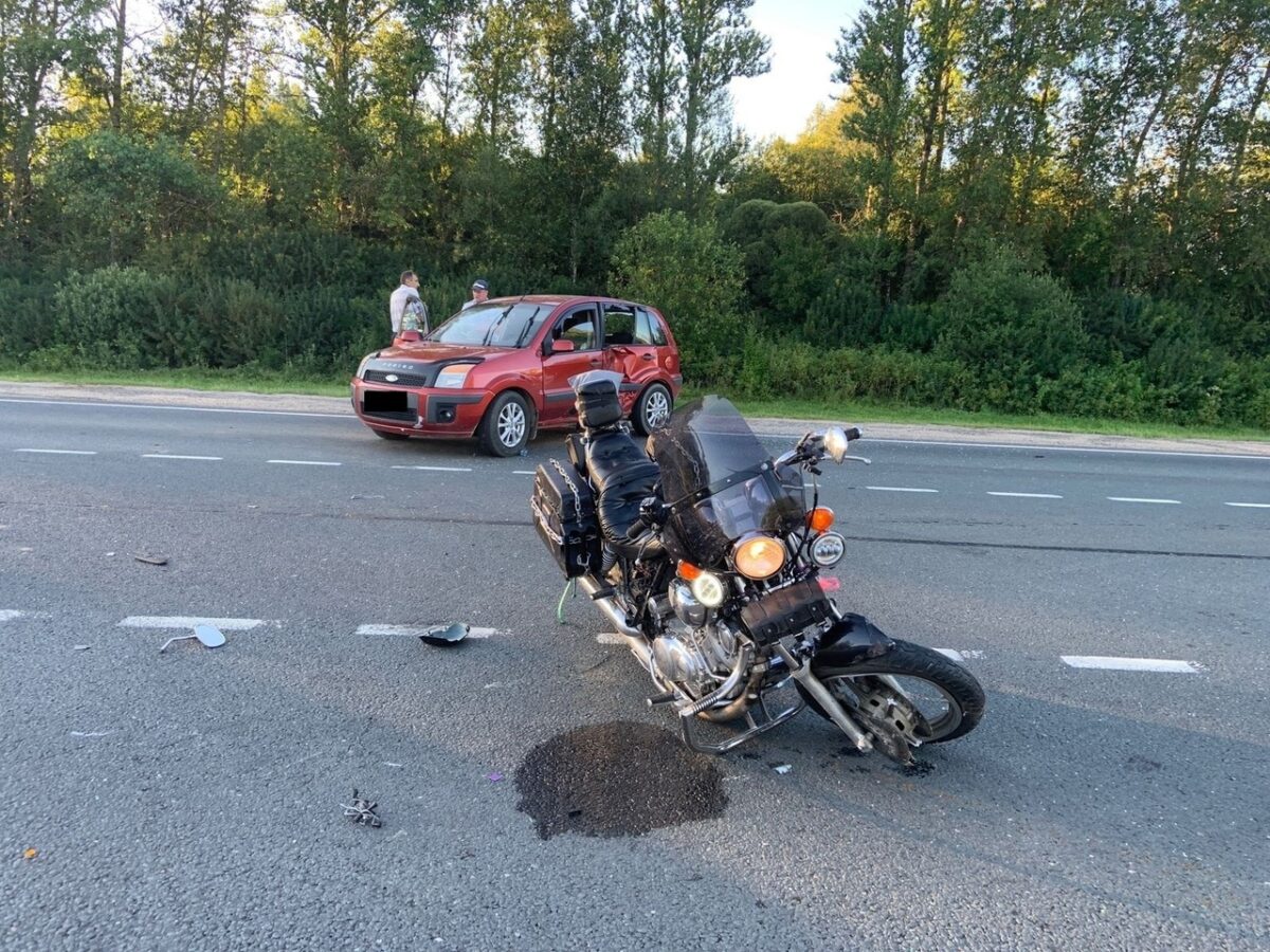 Ford и Yamaha столкнулись в Тверской области, есть пострадавший