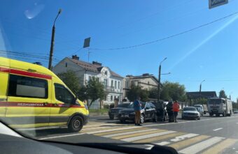 Утром в Твери столкнулись три автомобиля Утром в Твери столкнулись три автомобиля