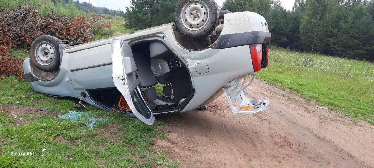 В Тверской области Mercedes выехал на "встречку" и столкнулся с большегрузом В Тверской области Mercedes выехал на "встречку" и столкнулся с большегрузом