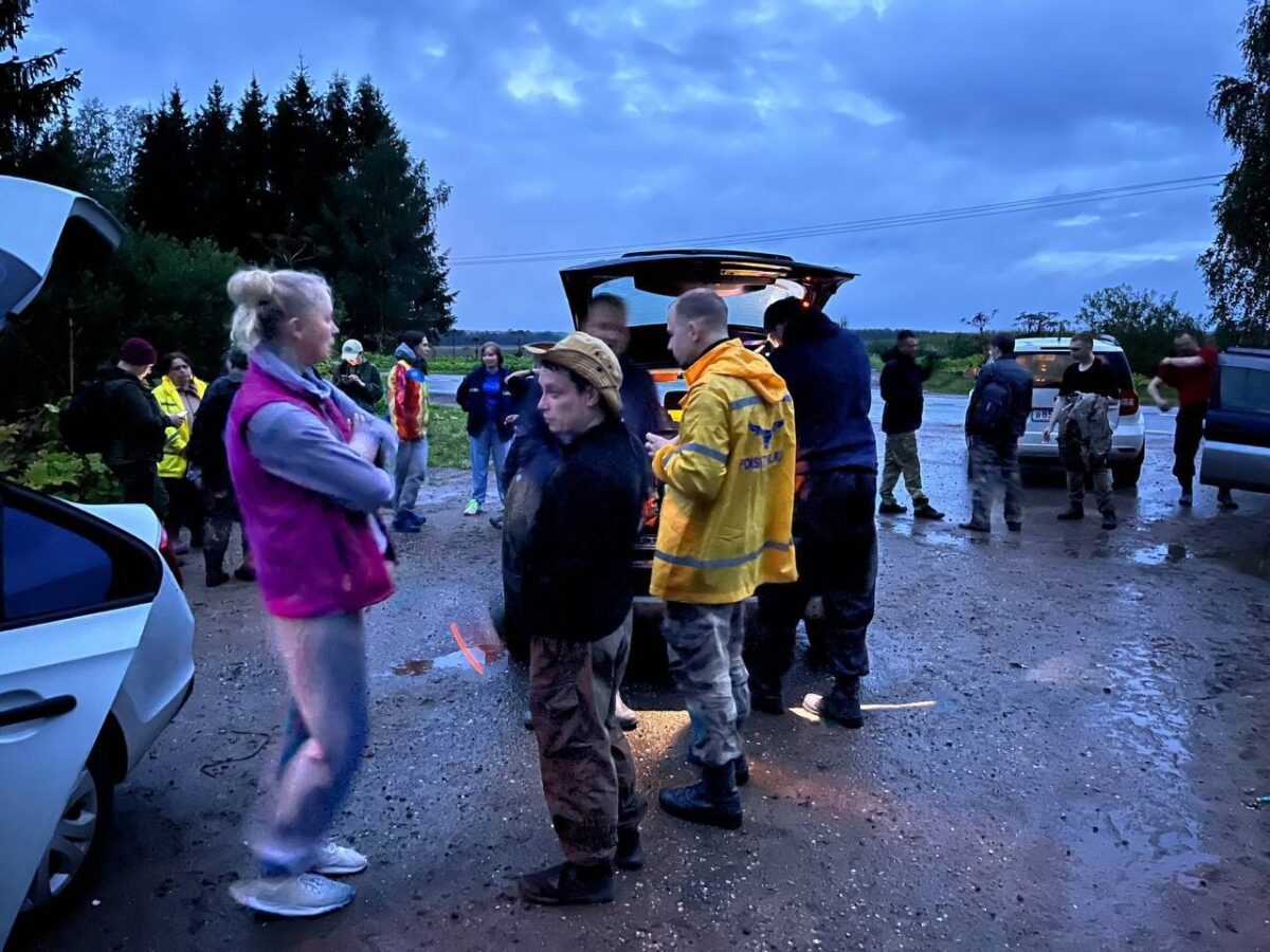 Волонтеры рассказали, как спасали бабушку, застрявшую на два дня в лесу в Тверской области