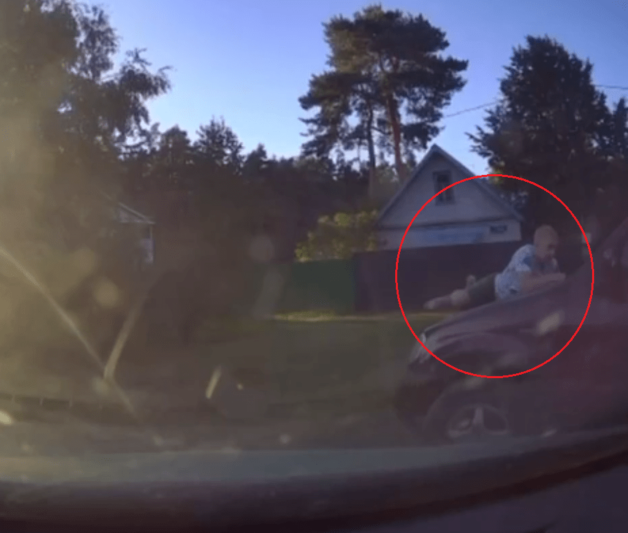 Поссорившегося с «обочечником» под Тверью водителя госпитализировали