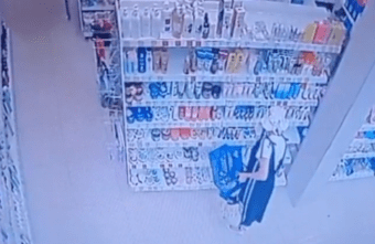 Цыганка в шляпе наворовала косметики в Тверской области и сбежала Цыганка в шляпе наворовала косметики в Тверской области и сбежала