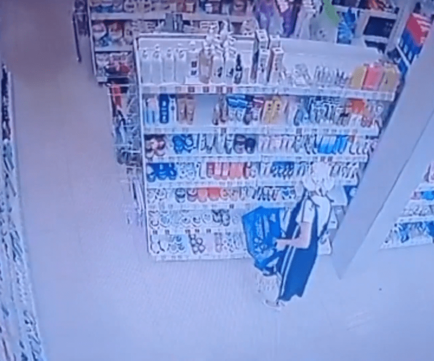 Цыганка в шляпе наворовала косметики в Тверской области и сбежала