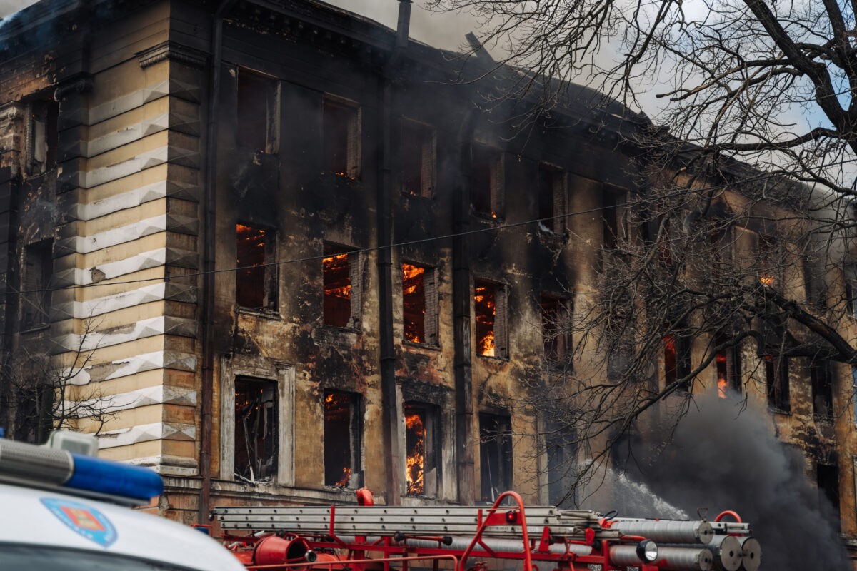 В твери горела высотка. ЦНИИ Тверь пожар. Пожар в институте. Пожар в Твери сейчас. Сгорел дом в Твери.