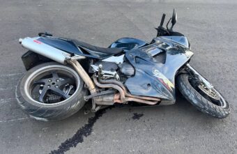 Под Тверью мотоцикл столкнулся с легковушкой