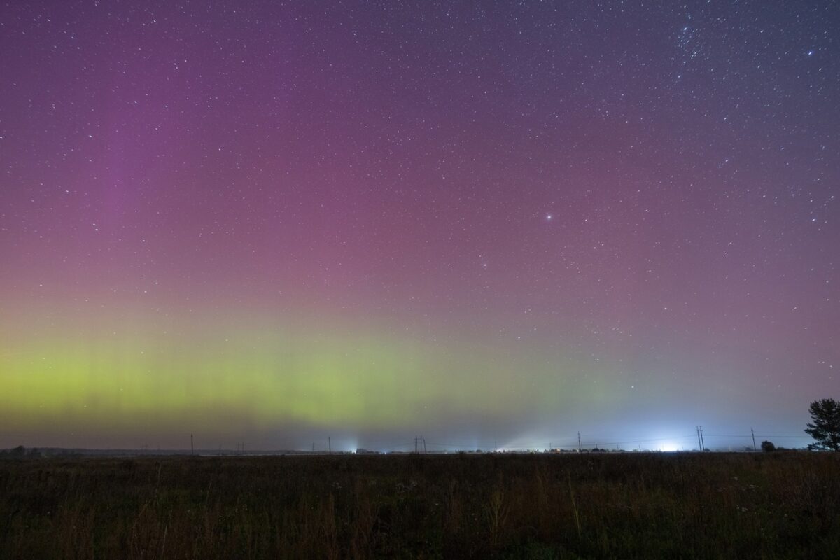 В соцсетях появились фантастически красивые снимки северного сияния в Тверской области