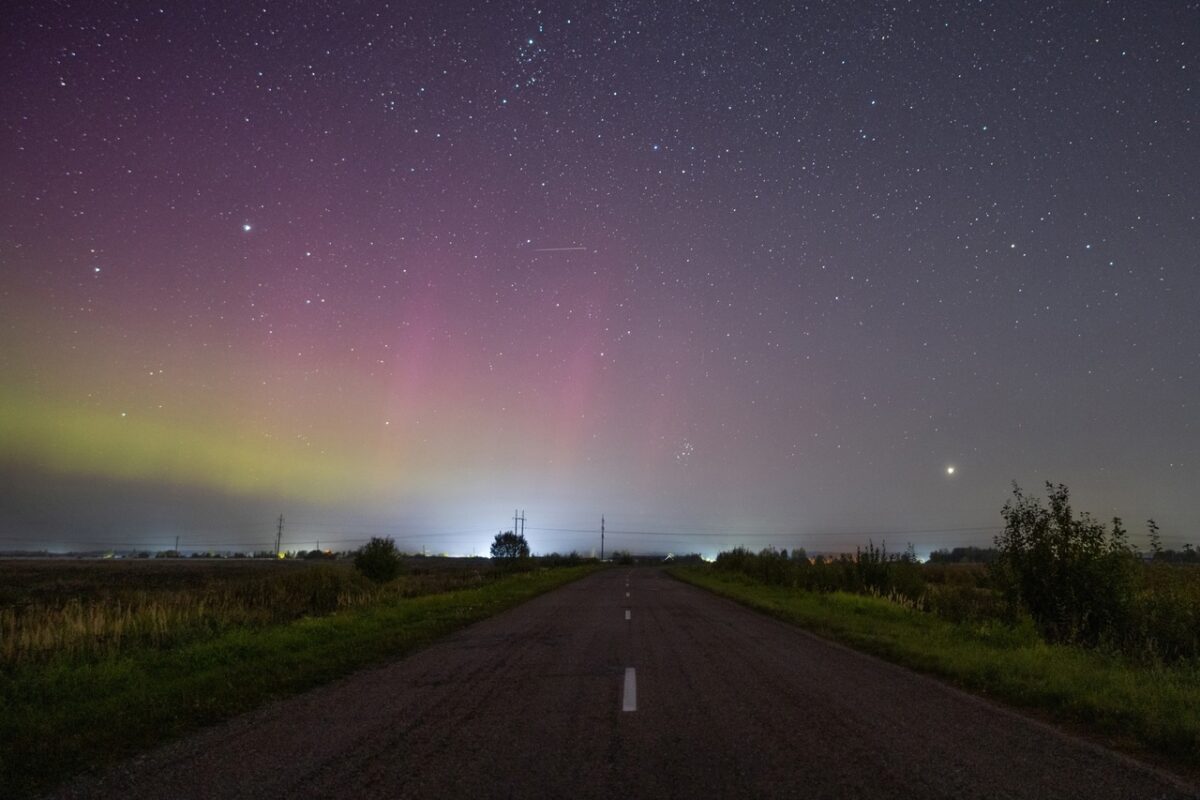 В соцсетях появились фантастически красивые снимки северного сияния в Тверской области