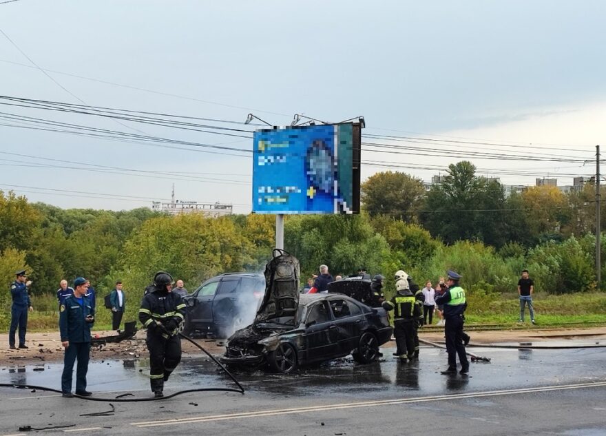 Иномарка загорелась после ДТП в центре Твери, есть погибший и пострадавший Иномарка загорелась после ДТП в центре Твери, есть погибший и пострадавший
