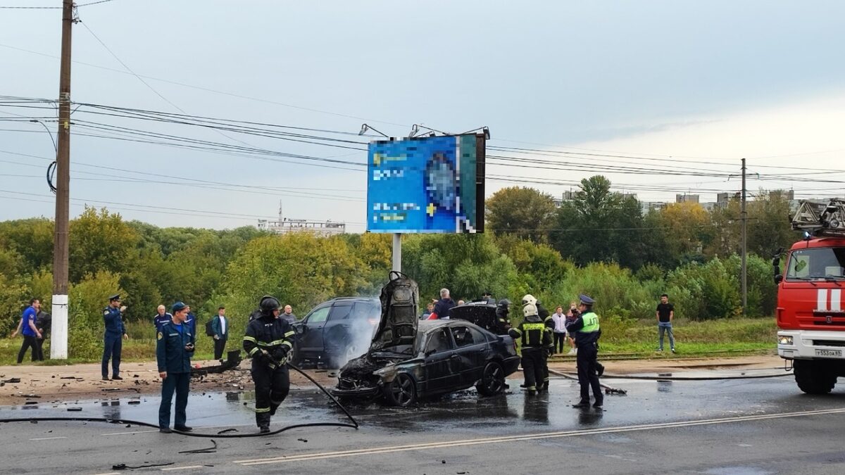 Иномарка загорелась после ДТП в центре Твери, есть погибший и пострадавший  | ТОП Тверь новости