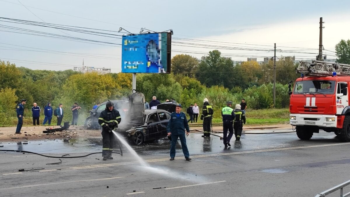 Иномарка загорелась после ДТП в центре Твери, есть погибший и пострадавший  | ТОП Тверь новости