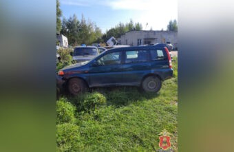 Житель Тверской области врезался в забор на угнанном у матери автомобиле Житель Тверской области врезался в забор на угнанном у матери автомобиле