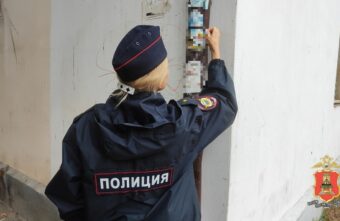 В Твери задержали мужчину, который расклеивал листовки с наркорекламой