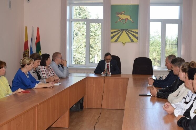 В Оленино Тверской области благоустроят стадион и отремонтируют воинское захоронение В Оленино Тверской области благоустроят стадион и отремонтируют воинское захоронение