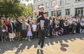 Губернатор Игорь Руденя поздравил с Днём знаний учеников средней школы №19 города Твери