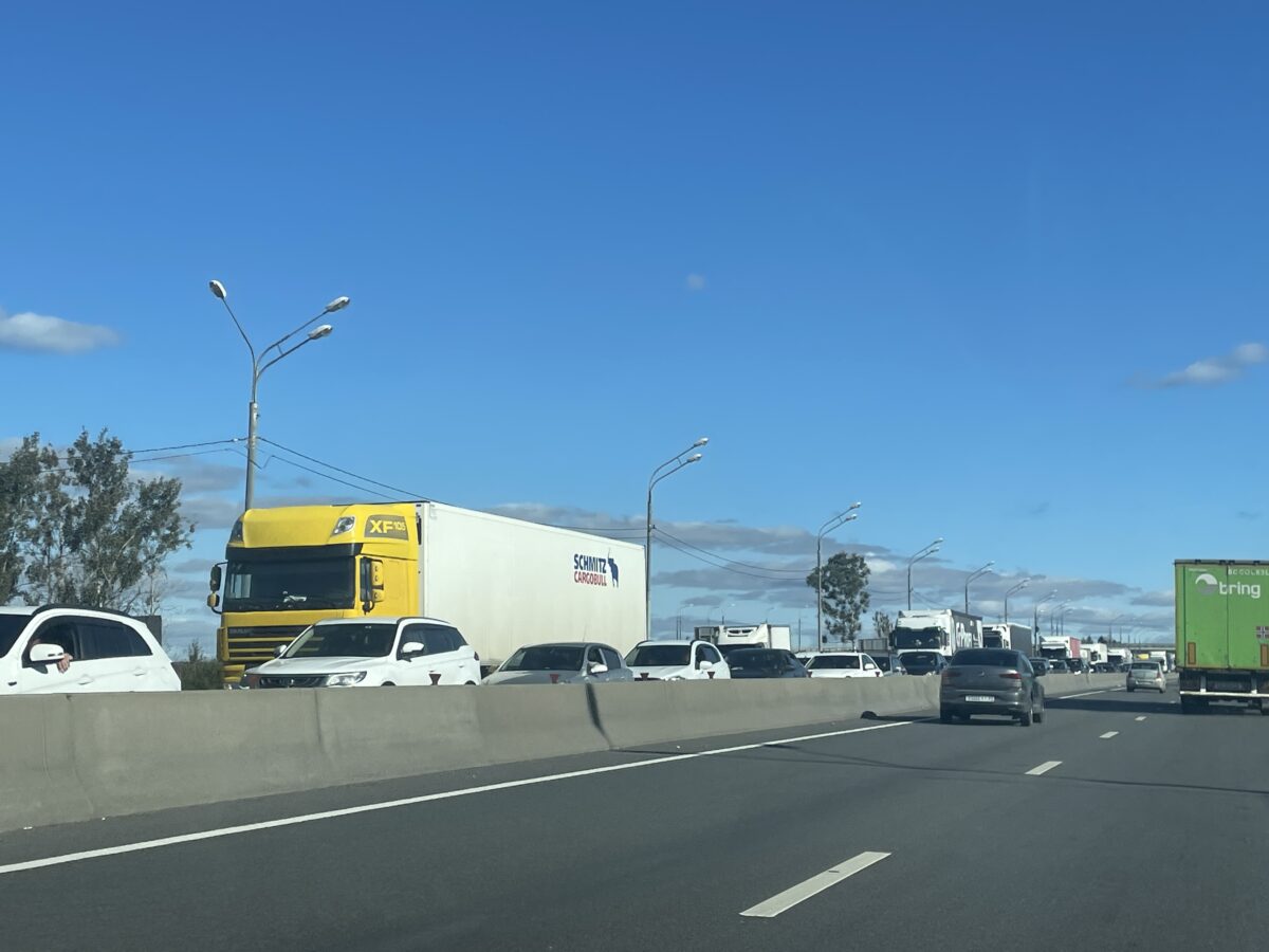 Из-за ДТП с грузовиком на М-10 собралась пробка