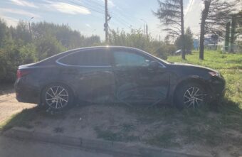 "Лексус" и "Шкода" не поделили дорогу в Твери "Лексус" и "Шкода" не поделили дорогу в Твери