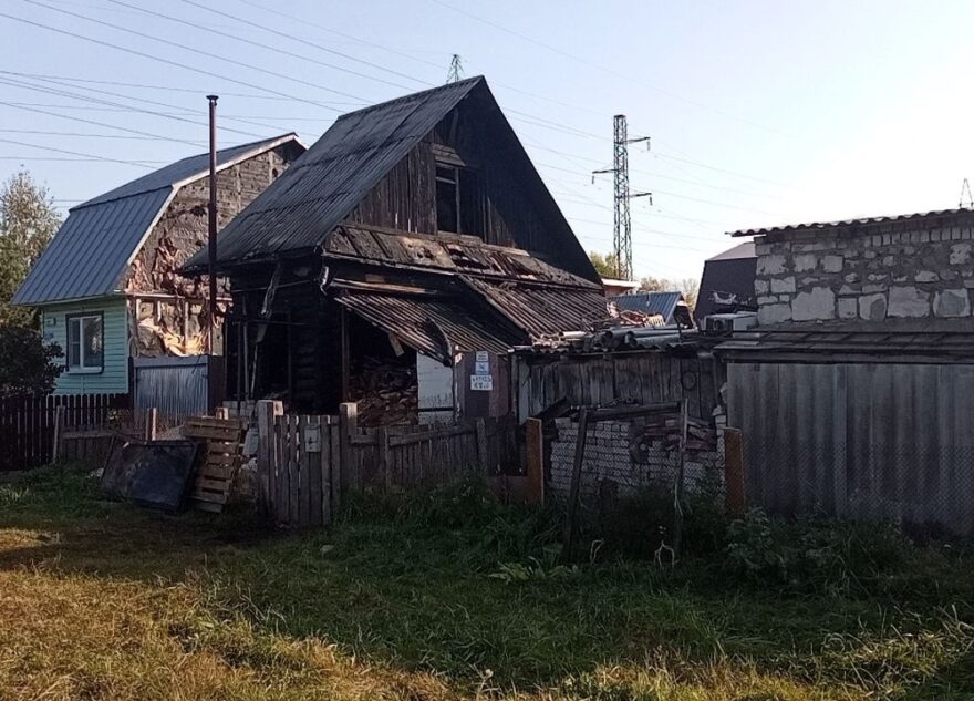Сильный пожар произошел в жилом доме в Твери