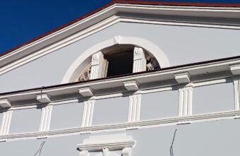 В Калязине после реставрации открыли фасад дома Полежаевых В Калязине после реставрации открыли фасад дома Полежаевых