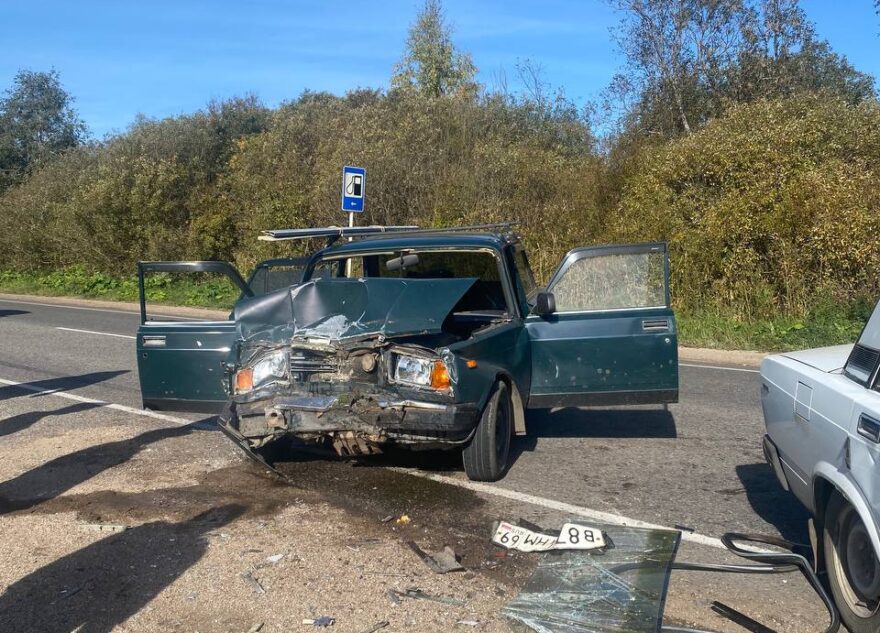Четыре человека пострадали в ДТП с двумя ВАЗами в Тверской области