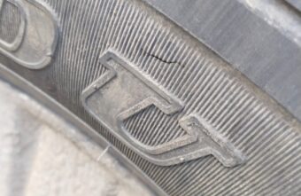 В Заволжском районе Твери снова режут колеса автомобилей по ночам В Заволжском районе Твери снова режут колеса автомобилей по ночам