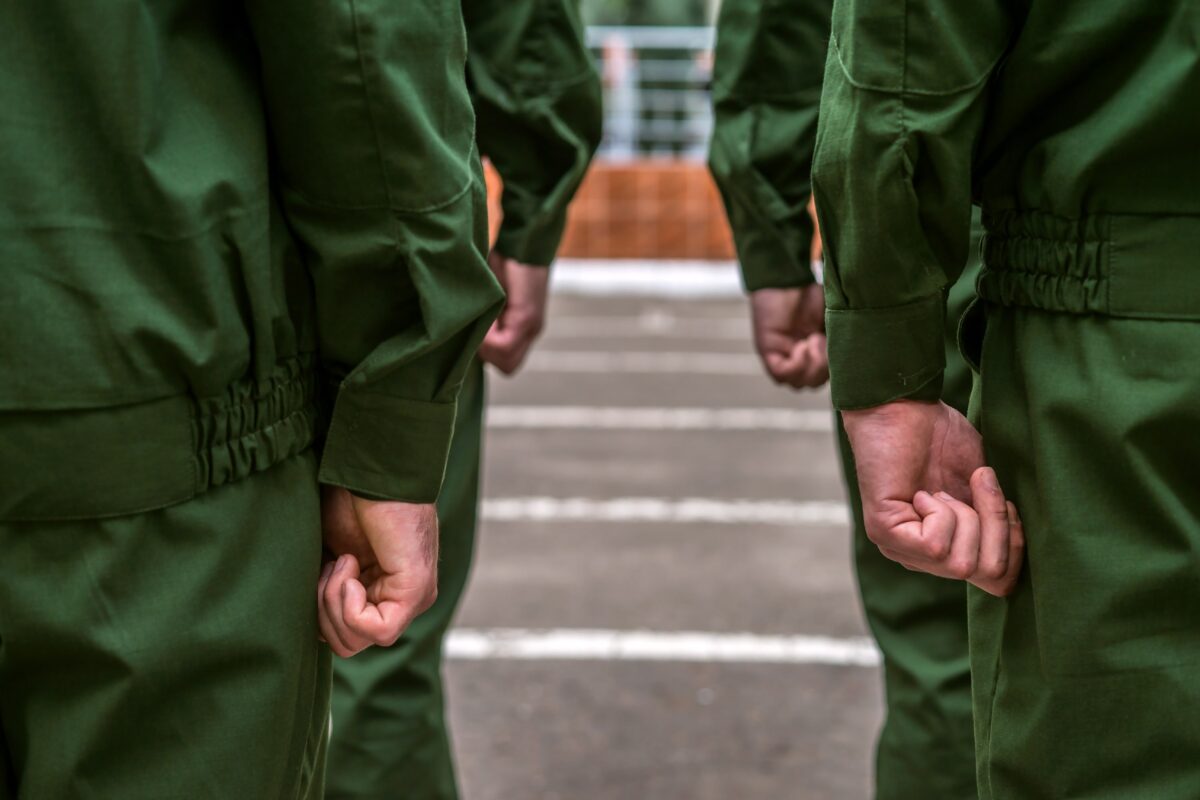 Жители Тверской области могут бесплатно отправить посылку в зону СВО