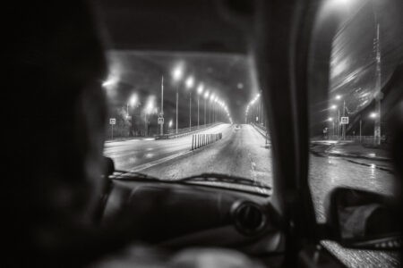 Эксперты спорят по поводу запрета вешать гаджеты на лобовое стекло Эксперты спорят по поводу запрета вешать гаджеты на лобовое стекло