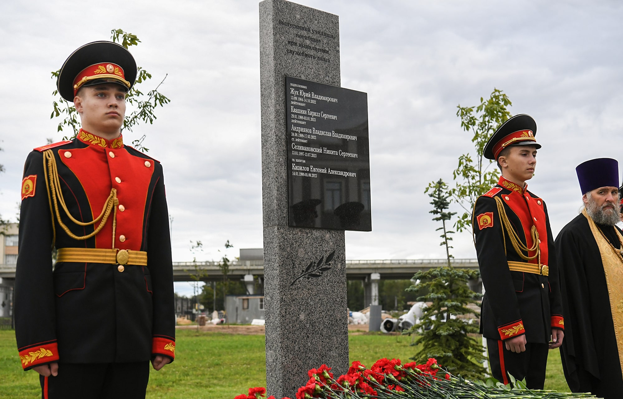 В Твери открыли мемориальную стелу офицерам-выпускникам Тверского суворовского военного училища