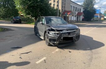 "Лексус" и "Шкода" не поделили дорогу в Твери