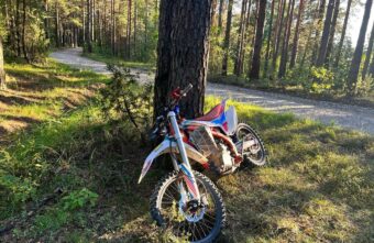 Два мотоциклиста пострадали в ДТП под Тверью