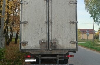 В Тверской области открывшаяся дверь фургона травмировала ребенка