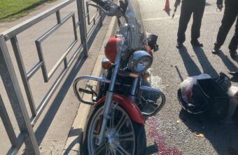 В результате столкновения с большегрузом в Твери погиб мотоциклист В результате столкновения с большегрузом в Твери погиб мотоциклист