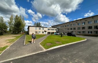 В Тверской области ремонтируют проезды и пешеходные дорожки к больницам