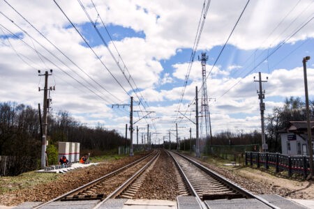 В Тверской области на переезде столкнулись поезд и автомобиль В Тверской области на переезде столкнулись поезд и автомобиль