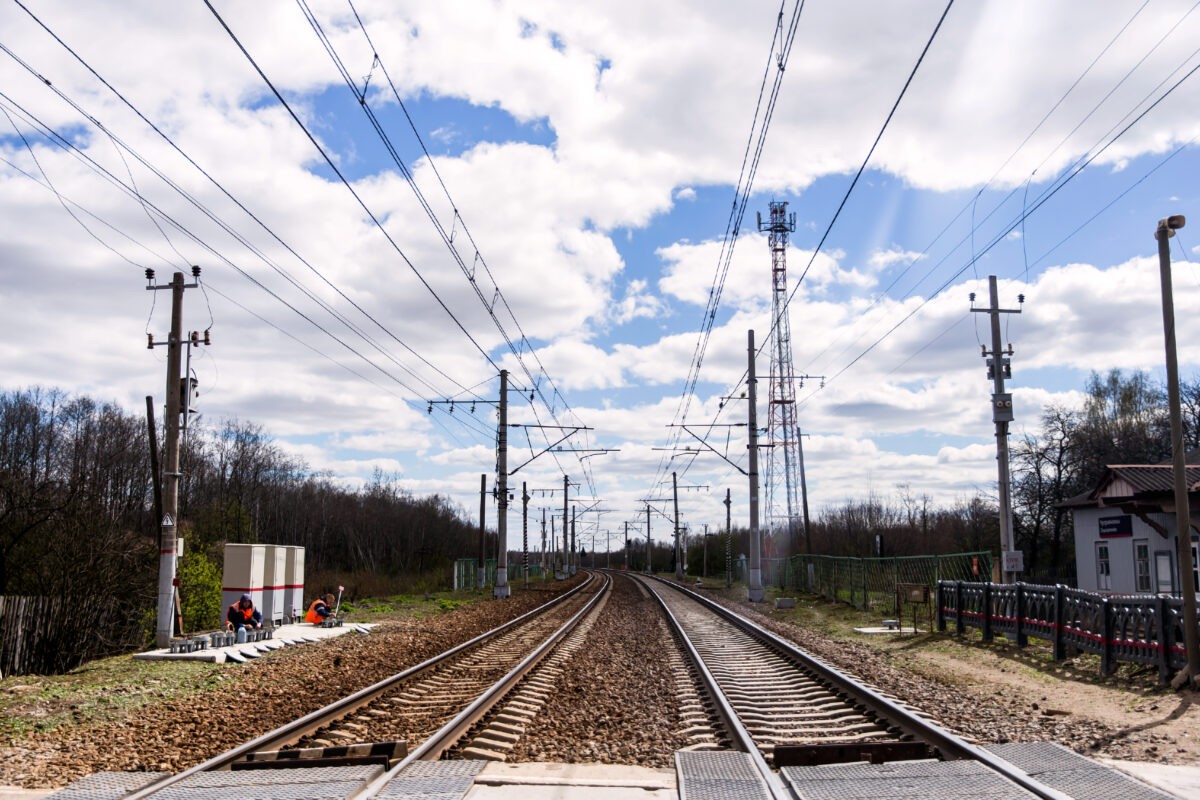 В Тверской области на переезде столкнулись поезд и автомобиль