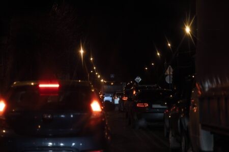 Странная женщина выбегает на автодороги в Тверской области Странная женщина выбегает на автодороги в Тверской области