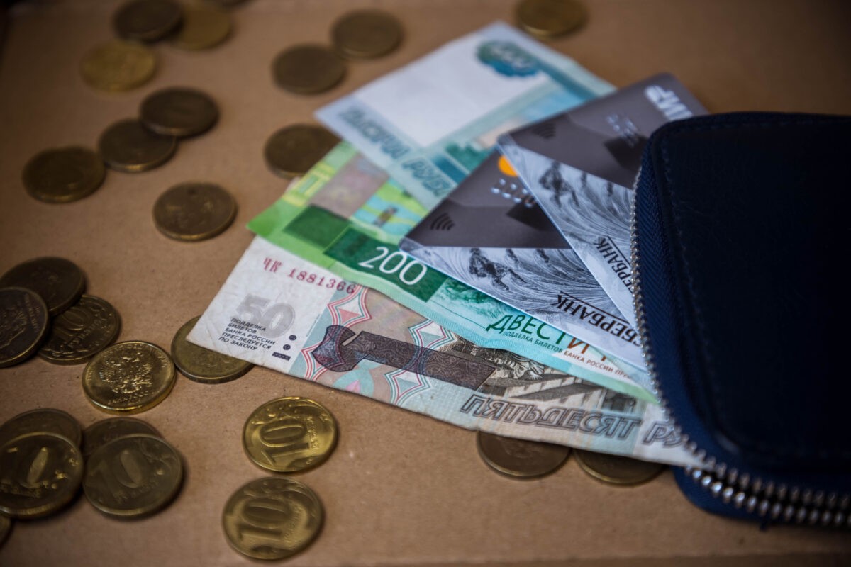 Жителя Тверской области осудили за кражу кошелька из штанов знакомого